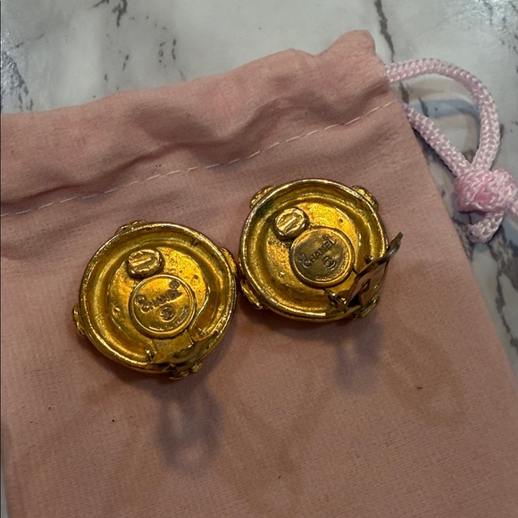 CHANEL CoCo Mark clip on earrings - Picture 4 of 4
